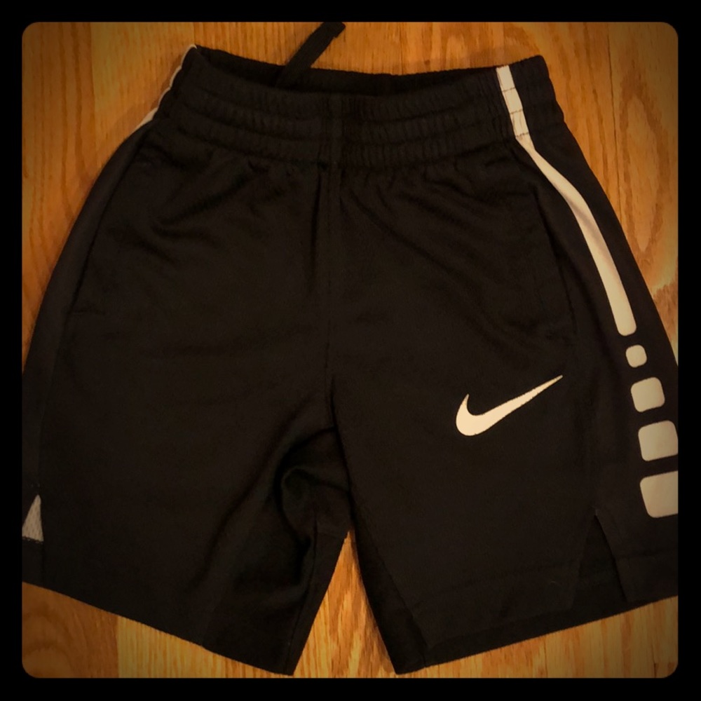 Boys Nike Dri Fit shorts Size 4-5 black